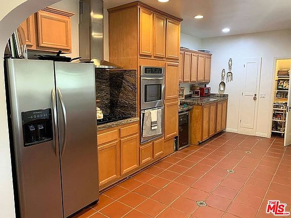 3rd image of 159 N Orange Dr