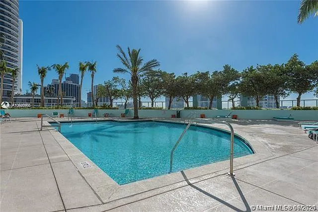 1900 N Bayshore Dr — Photo 3