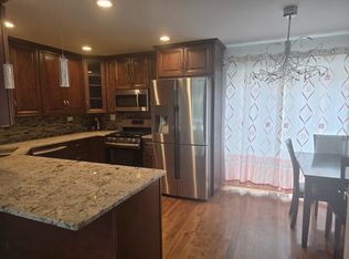 7551 N Waukegan Rd, Niles, IL 60714