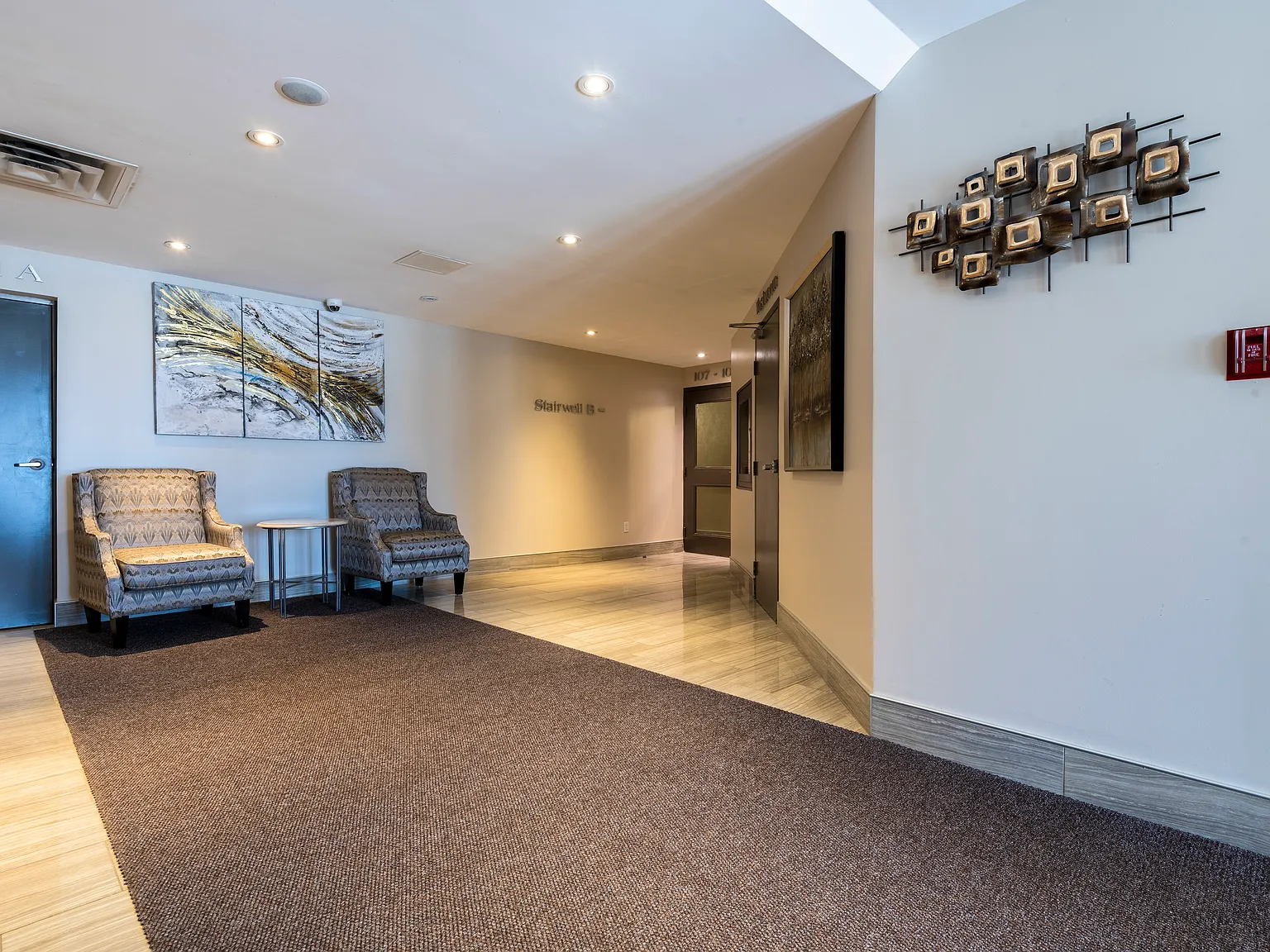 Lonsdale Apartments — Photo 3