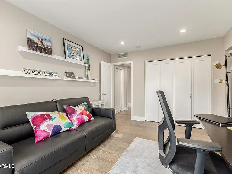 5137 N 79th Pl — Photo 19
