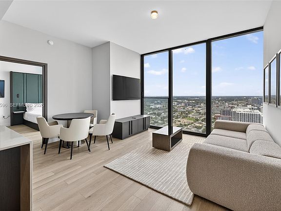 5th image of 20 NE 11th 4702 Miami #4702