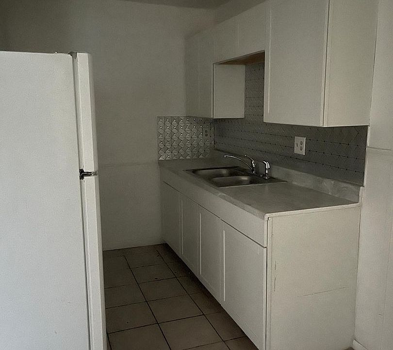 1st image of 2222 Leo Dr #B