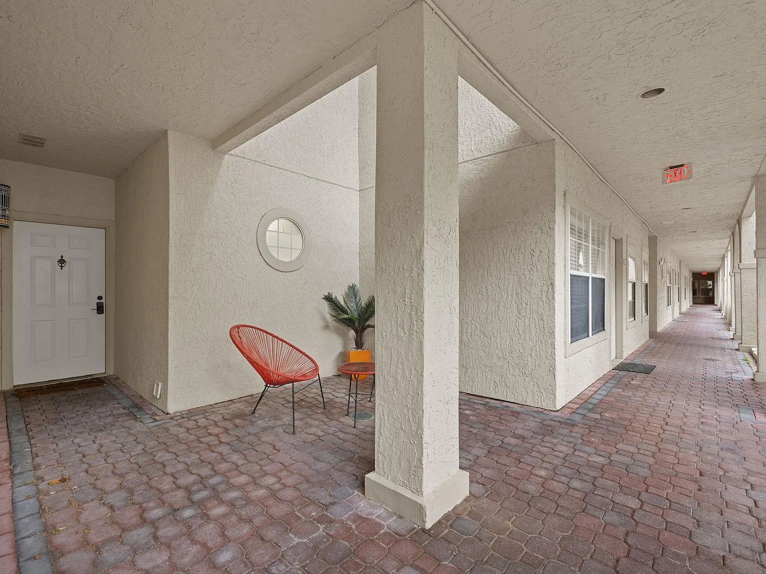1 bed, 1.0 bath, 779 sqft, $1,600 — Photo 2