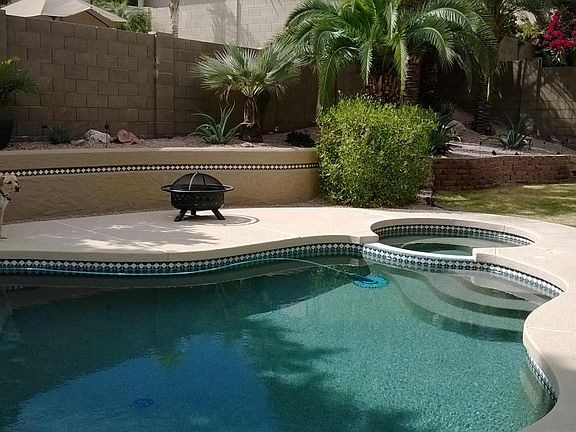 3rd image of 907 E Mountain Vista Dr