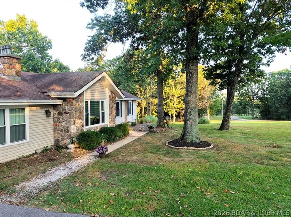 10527 Wildwood Dr, Versailles, MO 65084