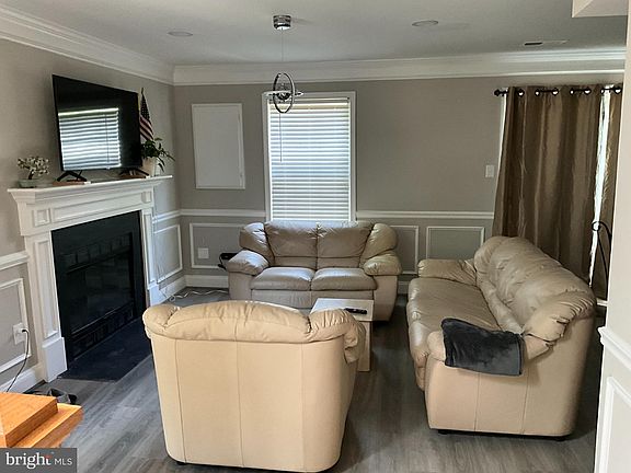 3rd image of 6011 Netherton St