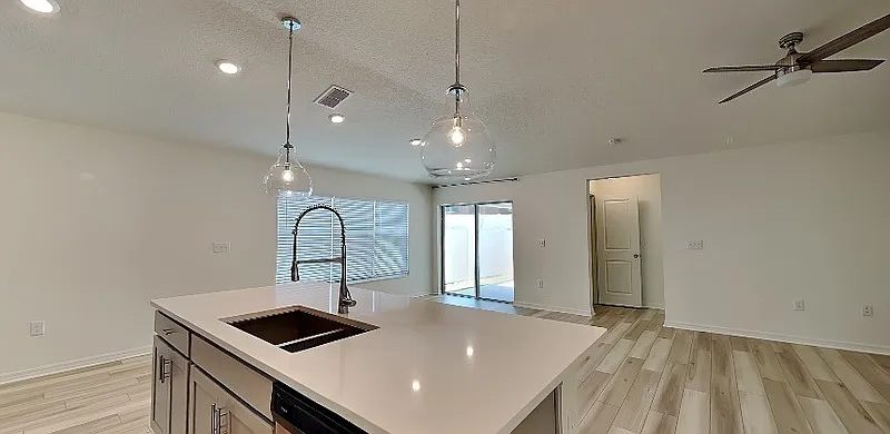 4 bed, 2.0 bath, 1637 sqft, $2,250 — Photo 3