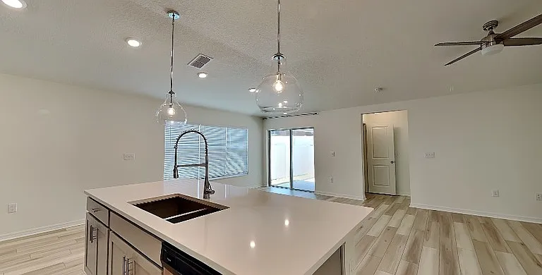 1052 Papaya Cir — Photo 3