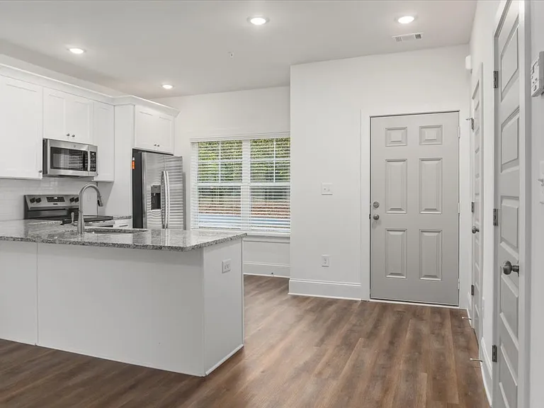 354 Arch St — Photo 6