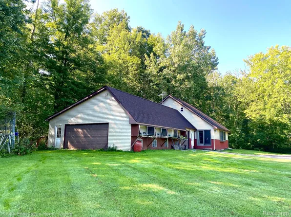 4343 Mayer Rd, China, MI 48054