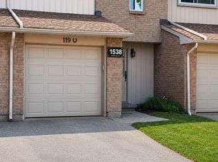 1538 Lancaster Dr #119, Oakville, ON L6H2Z3