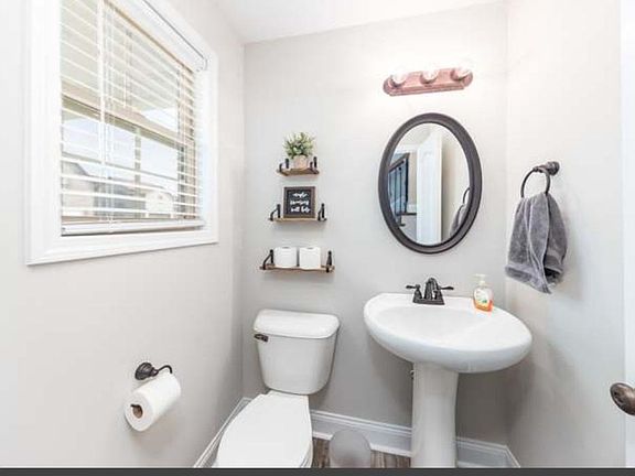 3rd image of 836 Crestone Ln
