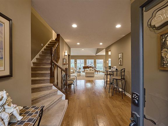 3rd image of 9 Huntsmans Horn Cir