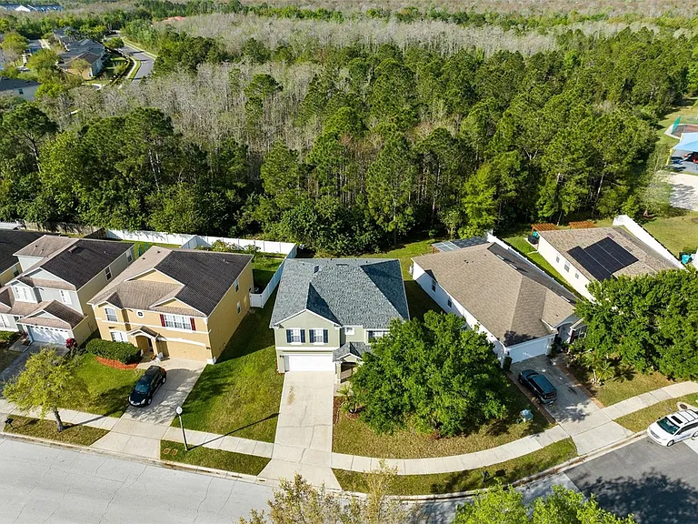 10090 Bennington Chase Dr — Photo 18