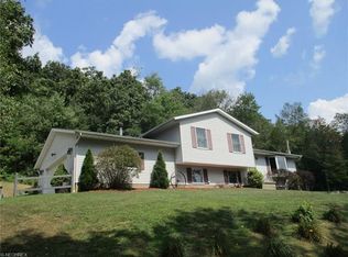 1825 Campbell Rd SW, New Philadelphia, OH 44663