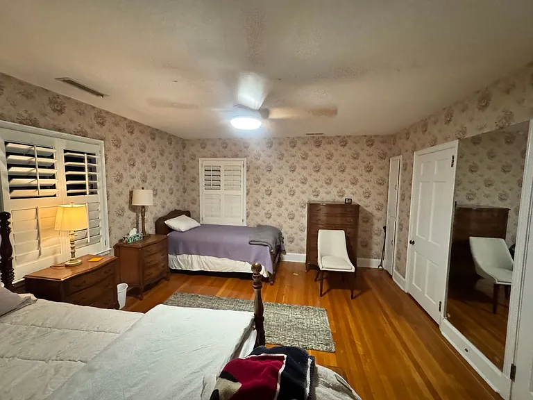 906 Crescent Cir — Photo 42