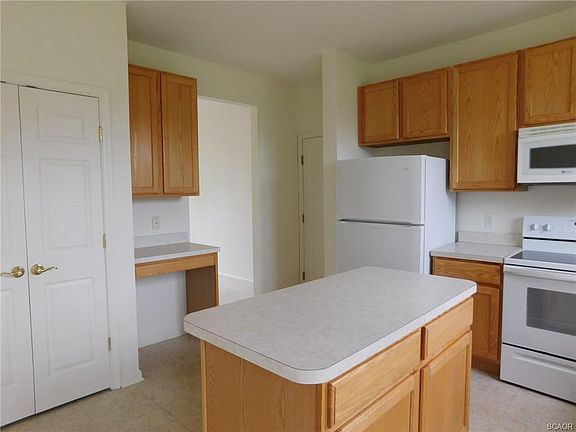 4th image of 5 Waterford Ln
