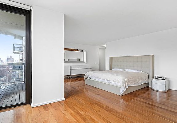 4th image of 515 E 72nd St #32D