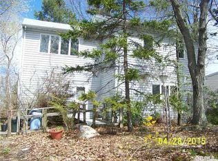 21 Laurel Rd, Rocky Point, NY 11778