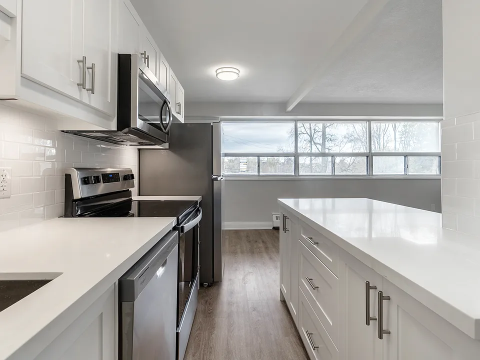 1640 Lawrence Ave W