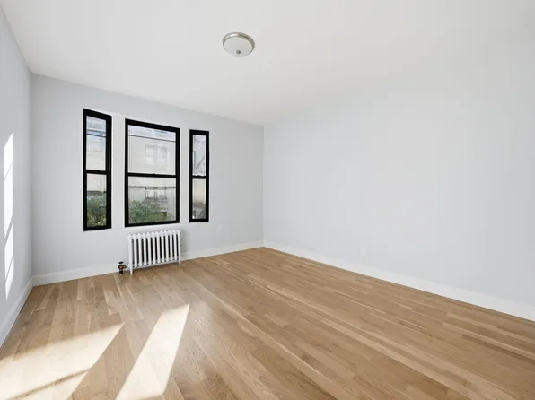 48 Pinehurst Avenue image 3 of 12