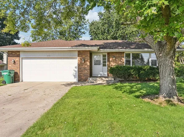 313 S State St, Poplar Grove, IL 61065