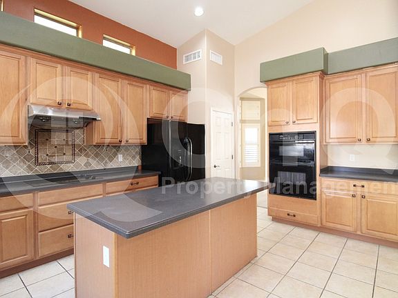 3rd image of 2290 W Maplewood St