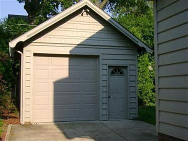 2nd image of 1081 Rosalie Ave