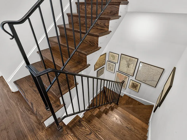 3909 Watson Pl NW — Photo 33