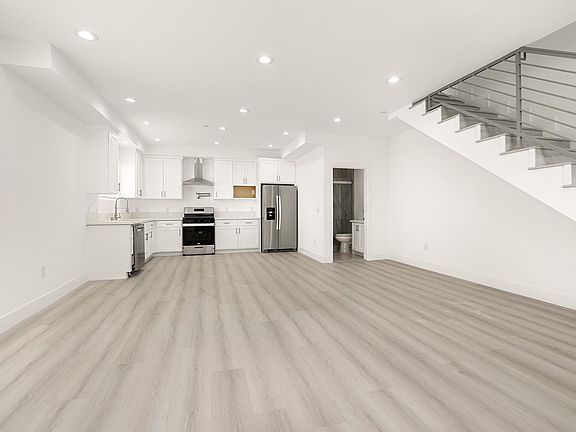 3rd image of 919 N Beaudry Ave #1/2