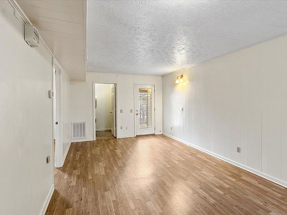 3rd image of 19 Shanna Dr #7