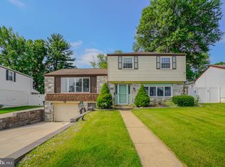 820 Burgess St, Philadelphia, PA 19116