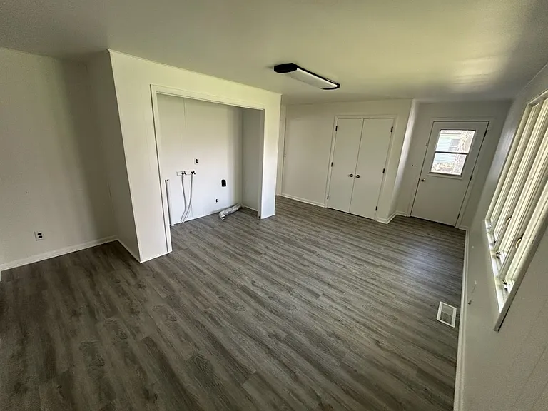 114 W Alexander St — Photo 5