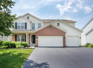 570 Preston Trails Dr, Pickerington, OH 43147
