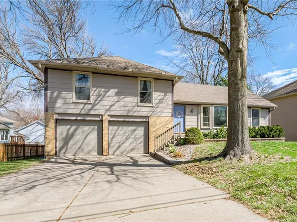 8927 Lackman Rd, Lenexa, KS 66219