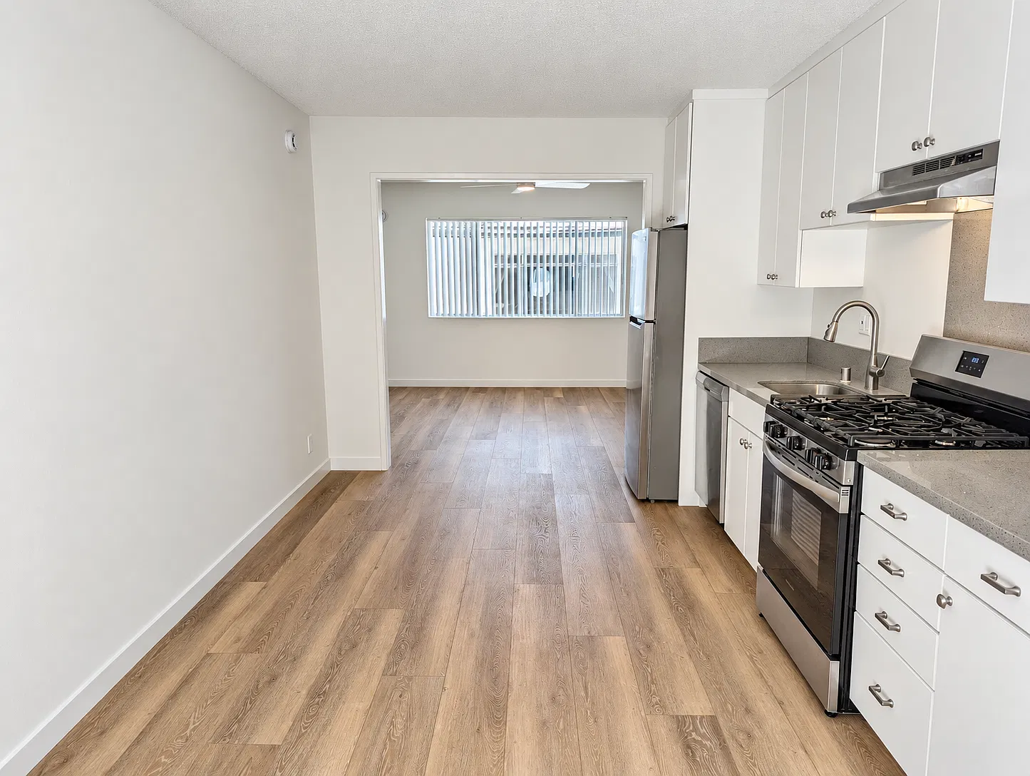 153 S Hayworth Ave — Photo 1