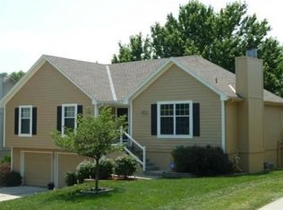 1421 NW Yankee Dr, Blue Springs, MO 64015