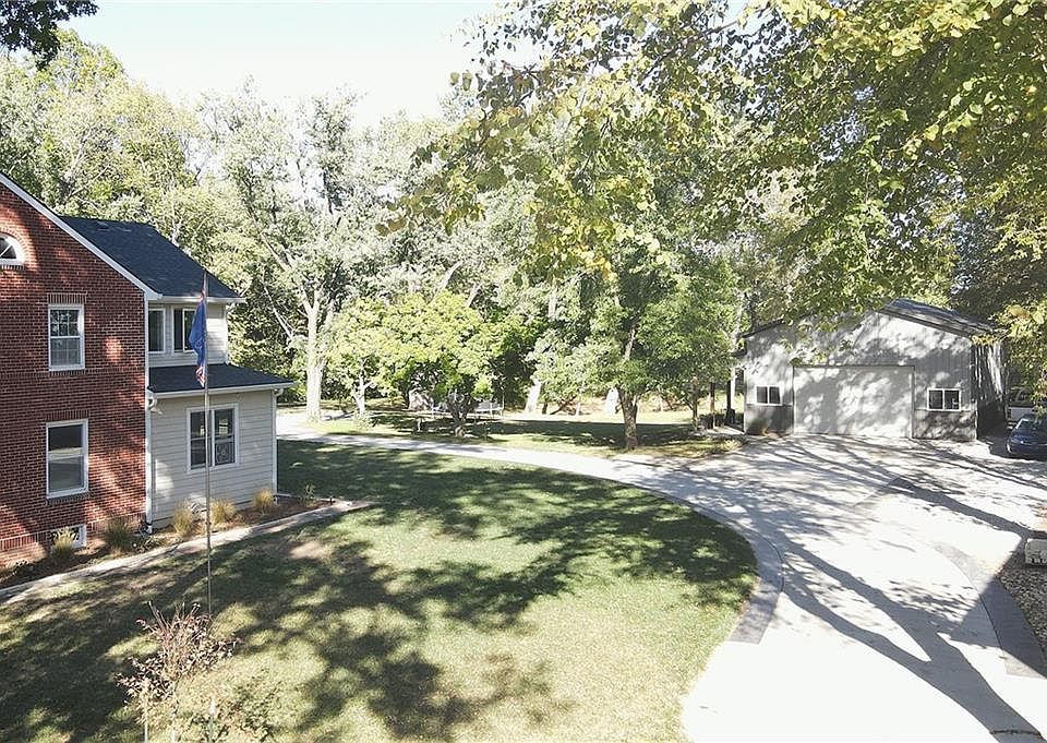 921 Pleasant St, Tonganoxie, KS 66086 Zillow