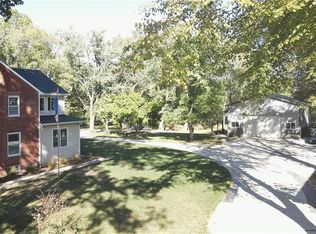 921 Pleasant St, Tonganoxie, KS 66086