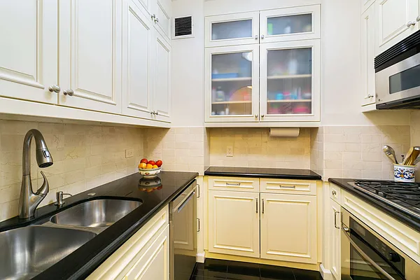 Rented by Marc V Porzecanski, LREB | media 3