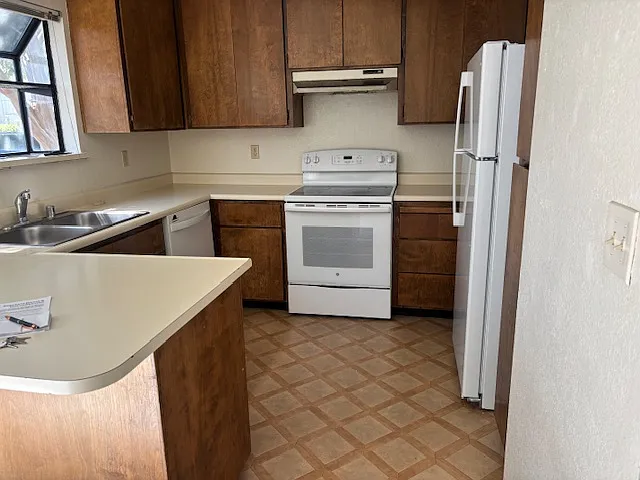 828 Adams Ter — Photo 3