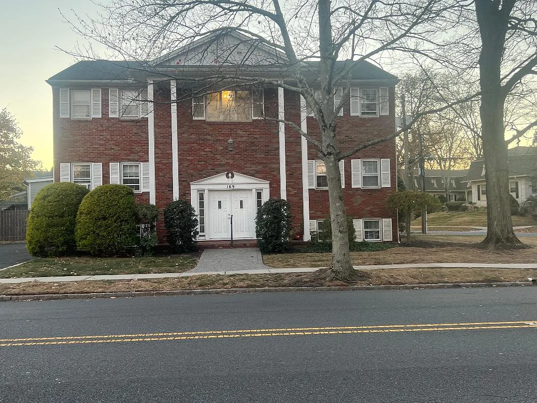 3 bed, 1234 sqft, $3,800 — Photo 1