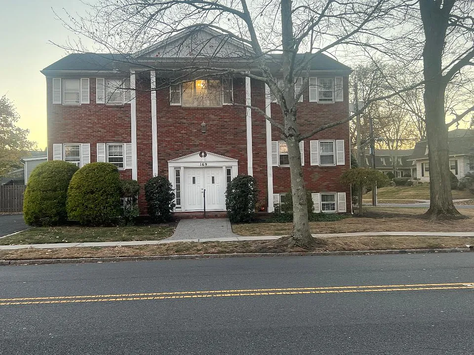169 Mountain Ave #2