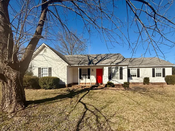 159 Pinewood Dr, Jackson, TN 38305