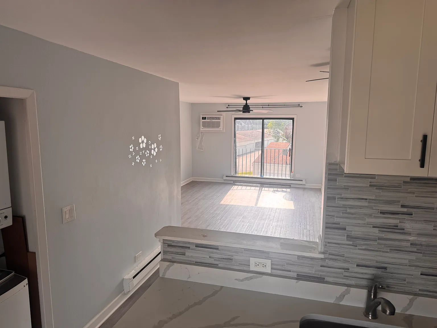 2 bed, 988 sqft, $2,000 — Photo 4