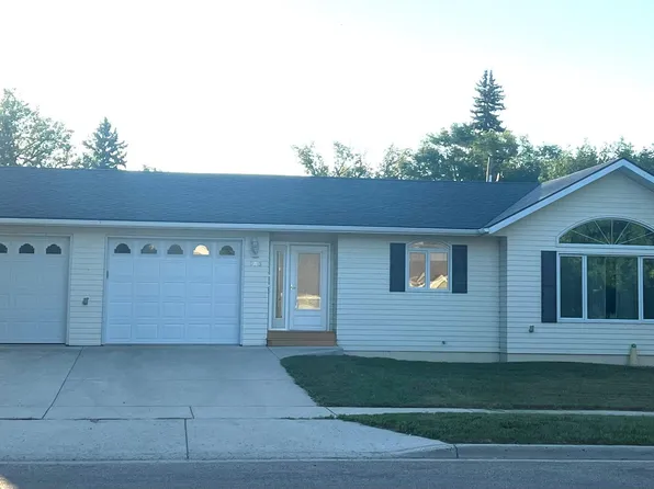 903 Thompson St, Bottineau, ND 58318