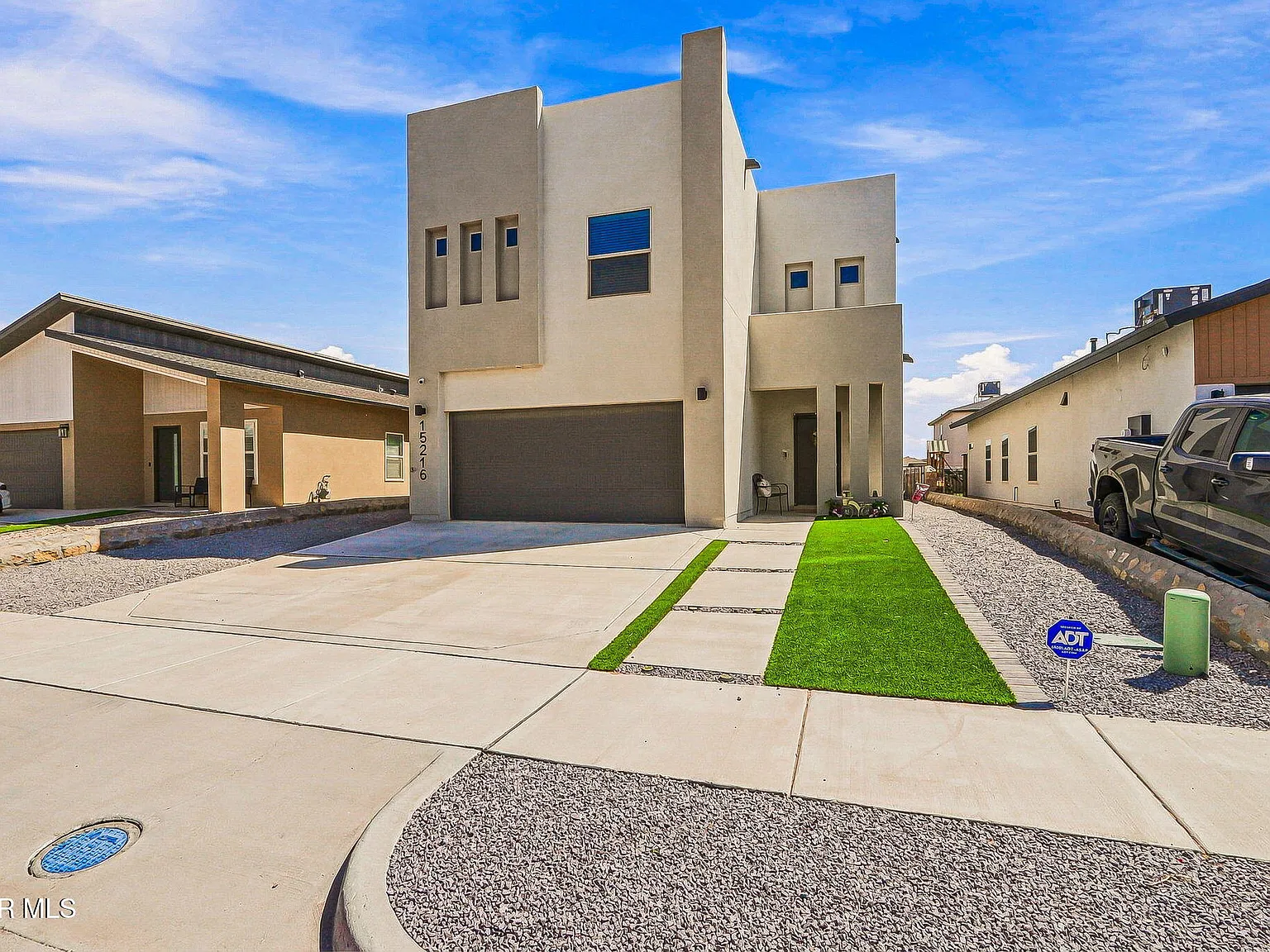4 bed, 2.5 bath, 2155 sqft, $2,350 — Photo 2