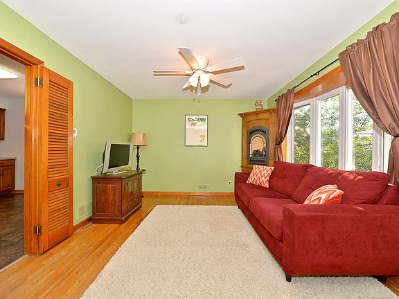 2nd image of 456 Madison Ave