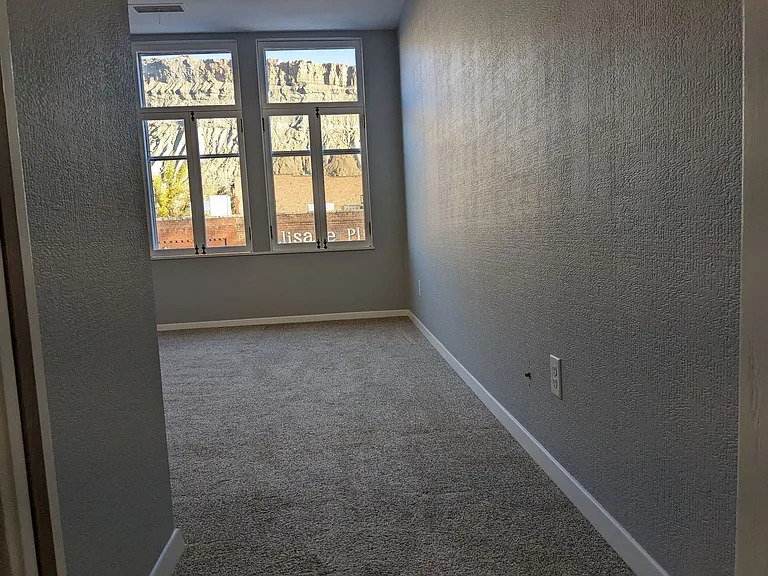 305 Main St — Photo 14